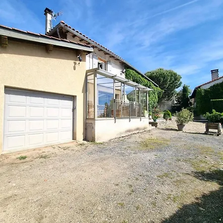 Gate Confortable Avec Jardin - 4 Pers. - Fr-1-496-410 * Lézigneux